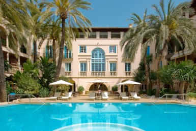 frontline apartment with sea view