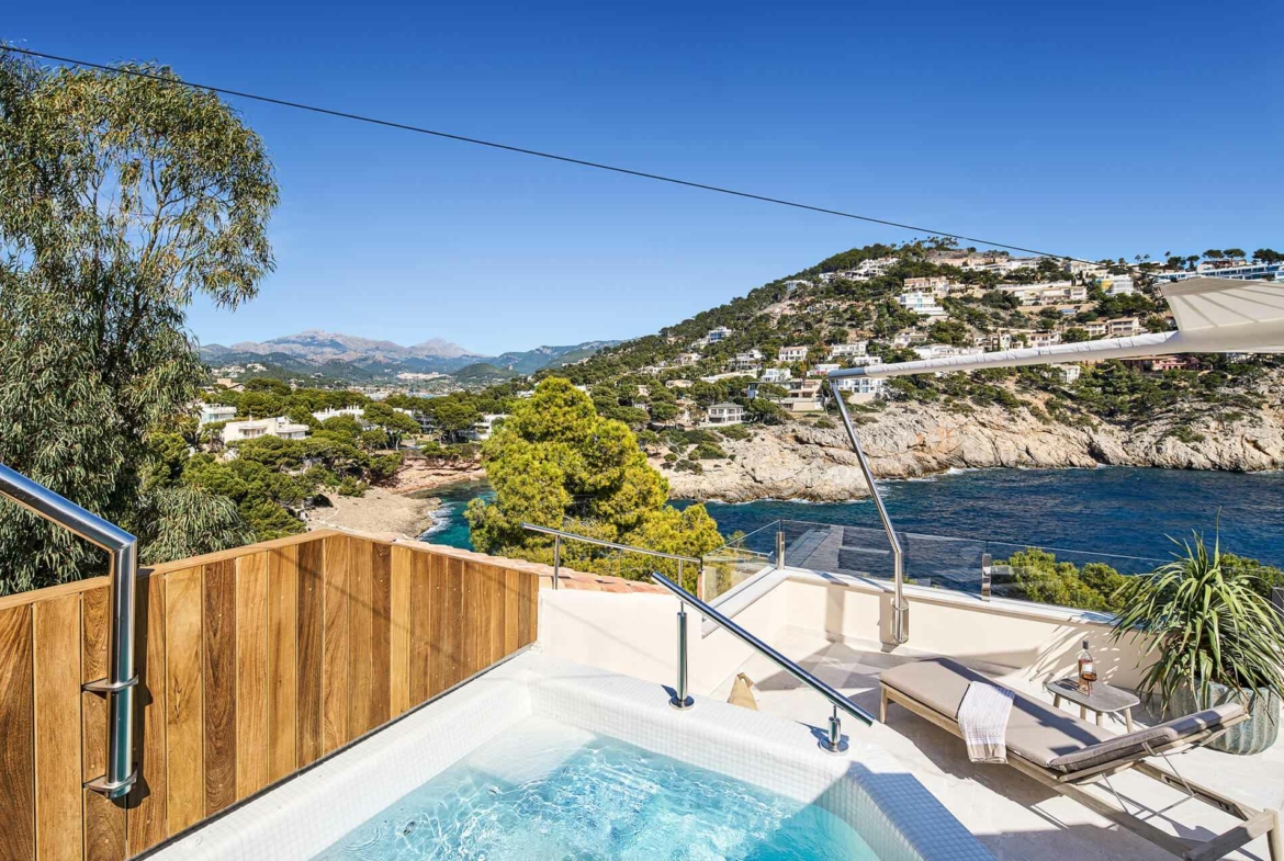Fabulous end-terraced house with rooftop terrace