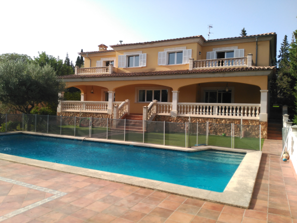 Spacious family villa for sale