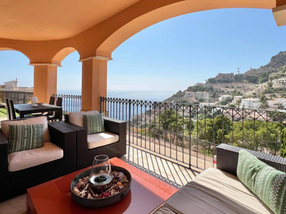 Luxury Apartment with Sea View